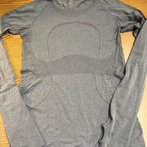 Lululemon Athletica Gray Long Sleeve Athletic top like new size 10